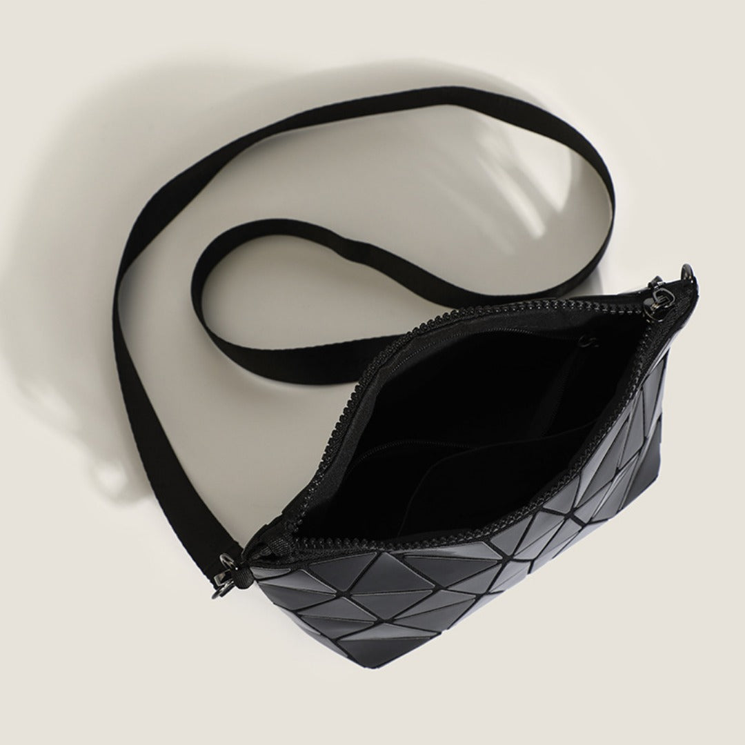 Geometric mini diamond crossbody bag, luminous laser shoulder Crossbody bag, chain bag small, fashionable versatile small purse