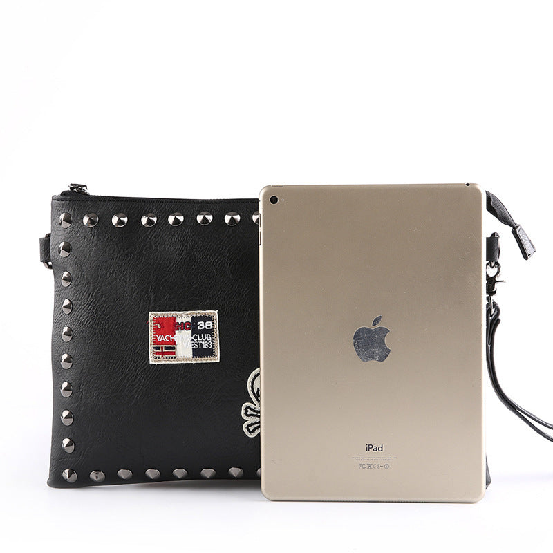 Black rivet clutch