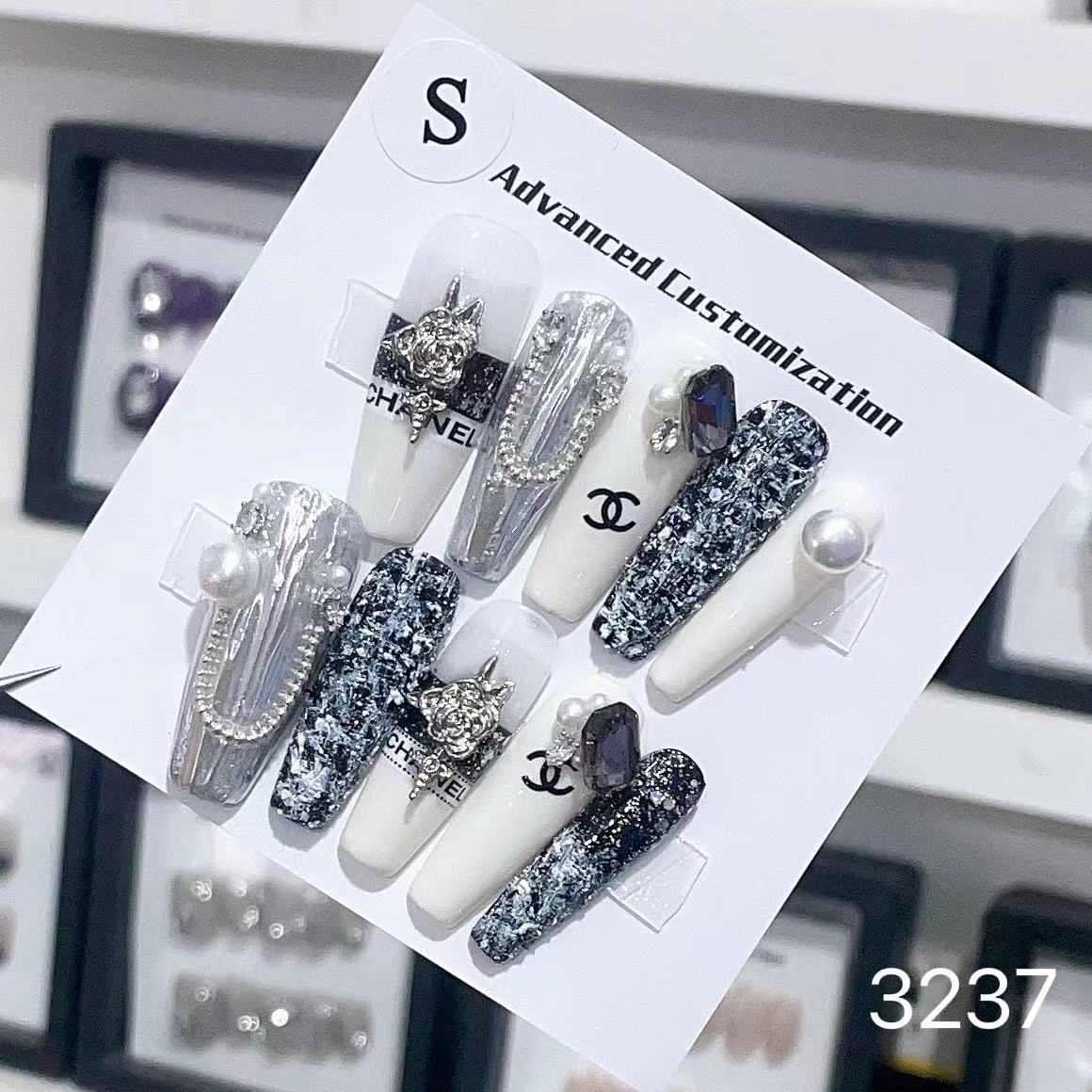 1025- Handmade press on nails