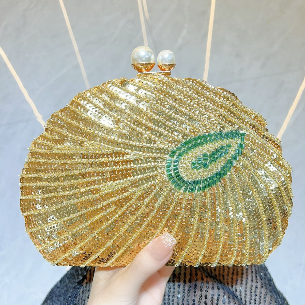 Elegant Retro Beaded Clam clutch