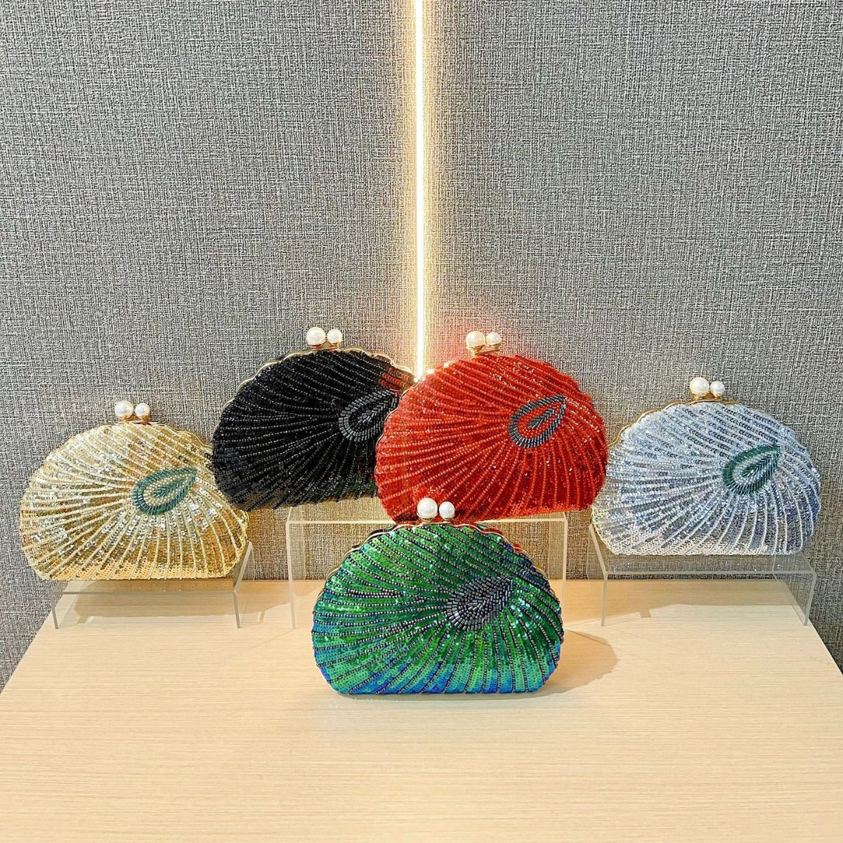 Elegant Retro Beaded Clam clutch