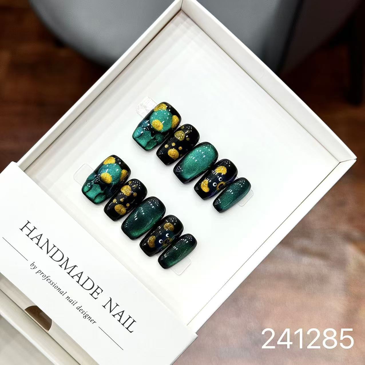 1031- Handmade press on nails