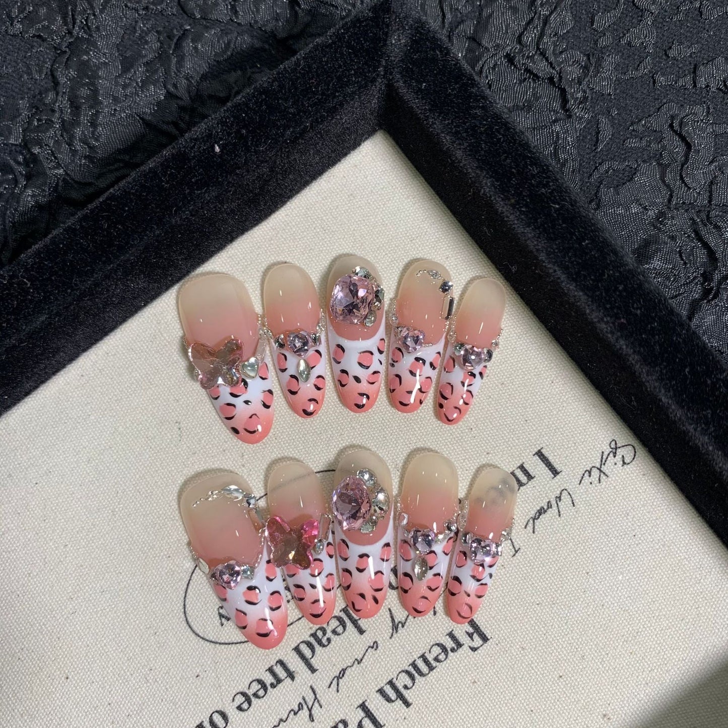 0999- Handmade press on nails